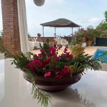 Villa With Swimming Pool And Nature *