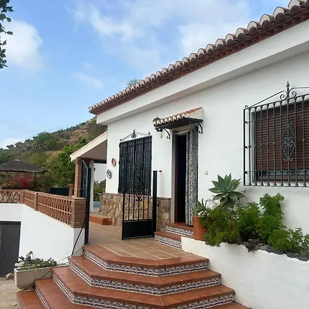Villa With Swimming Pool And Nature *